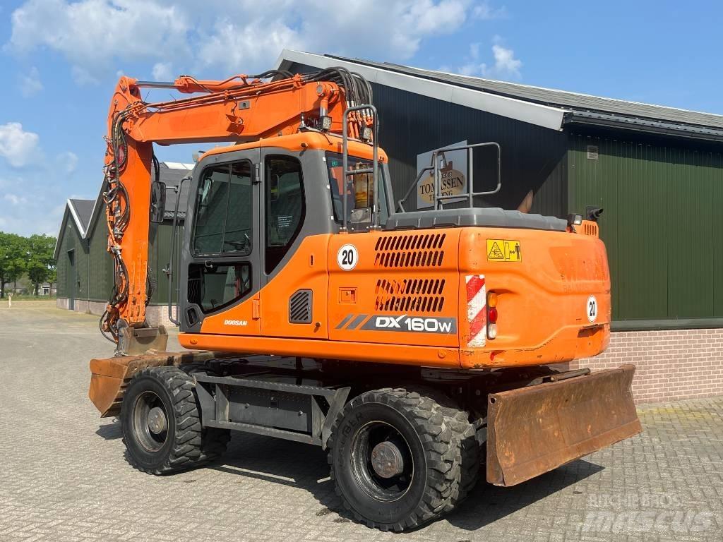 Doosan DX 160 W-3 Pelle sur pneus