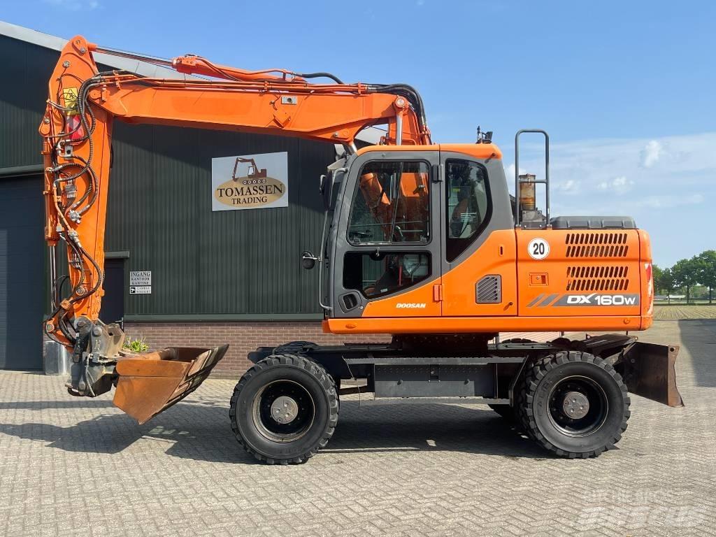 Doosan DX 160 W-3 Pelle sur pneus
