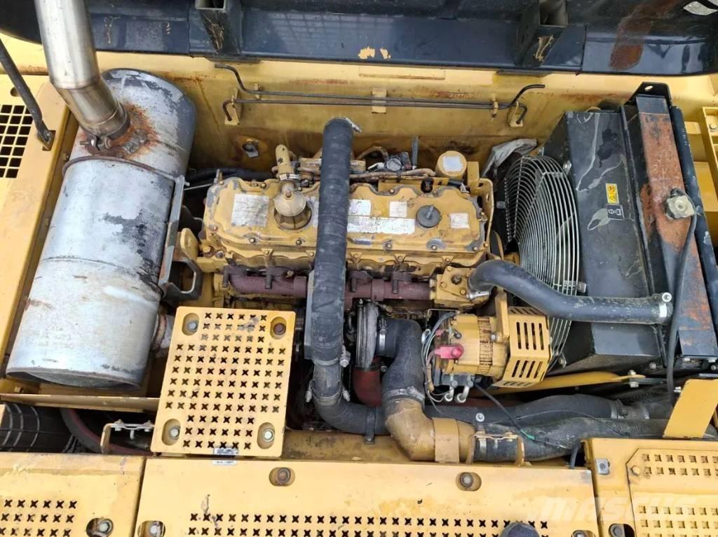 CAT 322 C Pelle sur chenilles