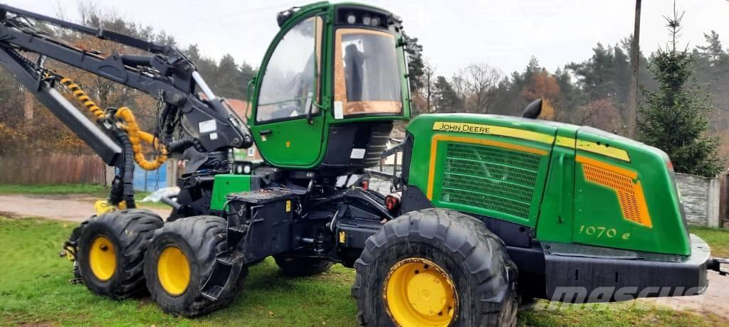 John Deere 1070 E Abatteuse