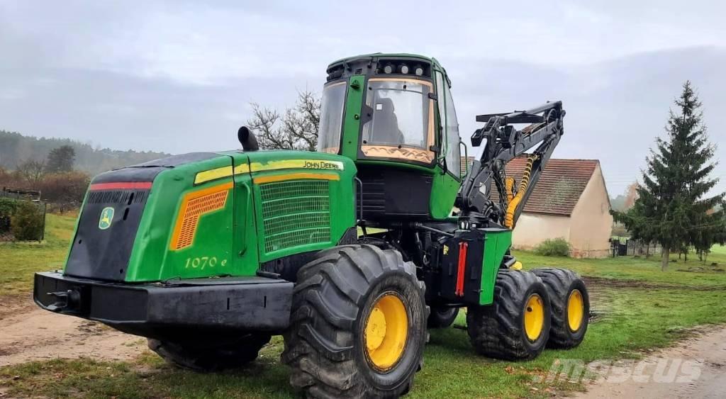 John Deere 1070 E Abatteuse