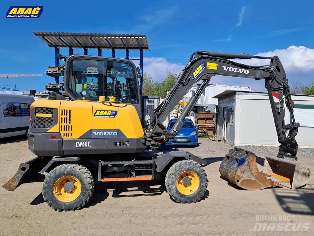 Volvo EW 60 E Pelle sur pneus
