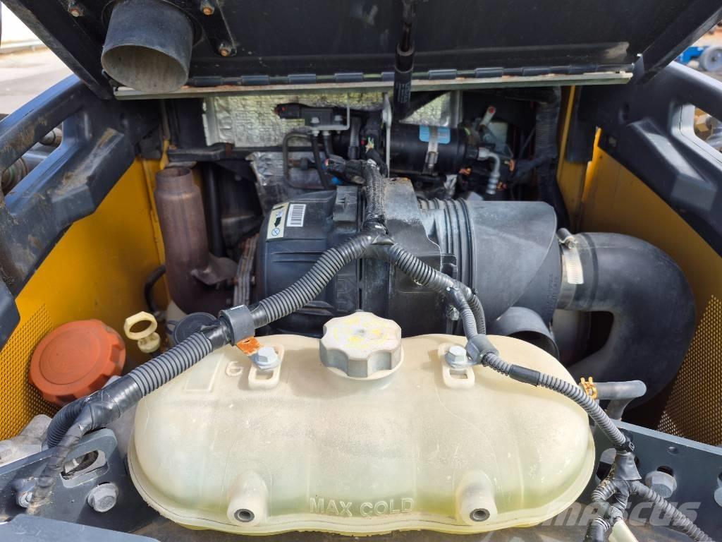 John Deere 320 Chargeuse compacte