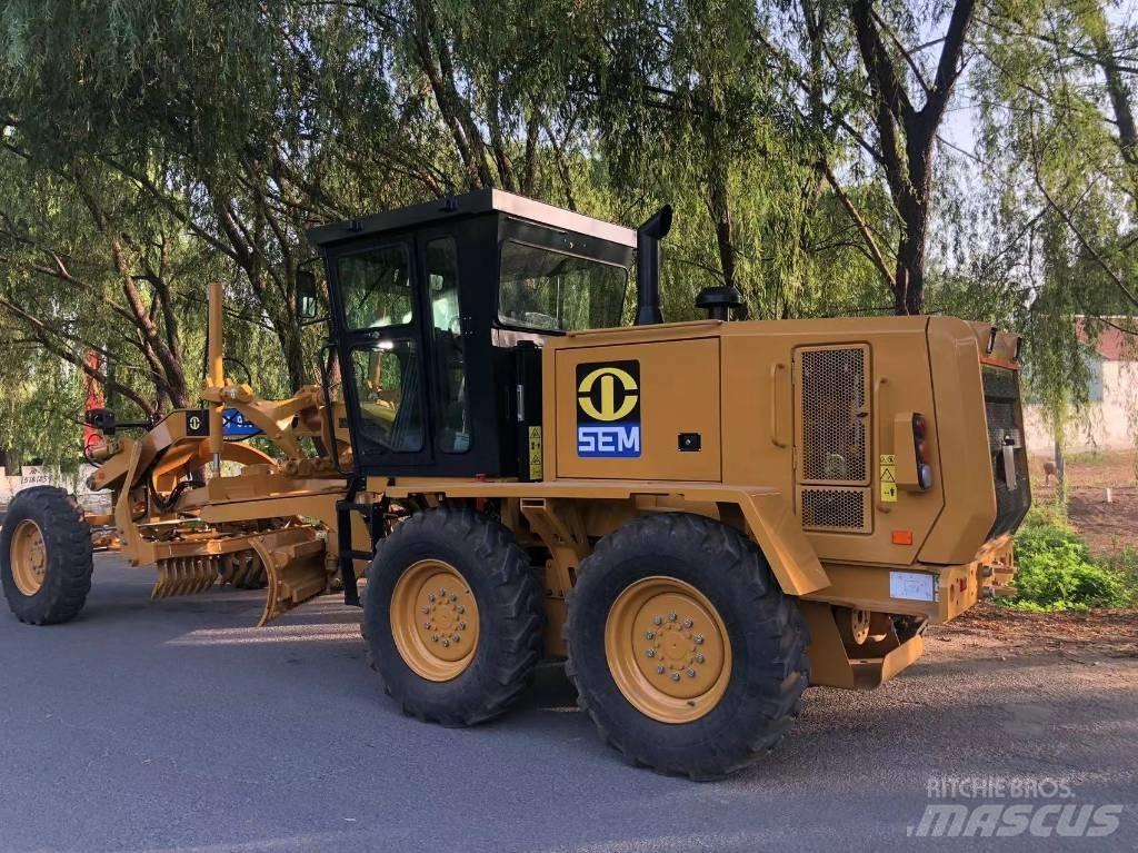 SEM 915 motor grader Niveleuse
