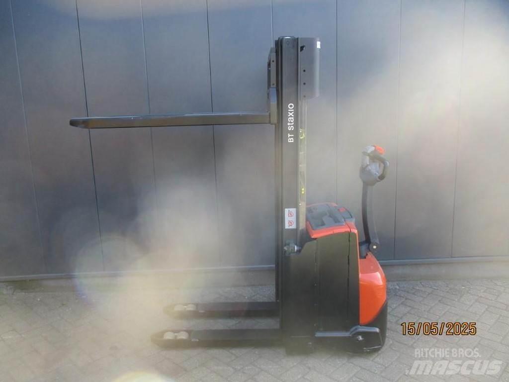BT SWE 120 Gerbeur accompagnant