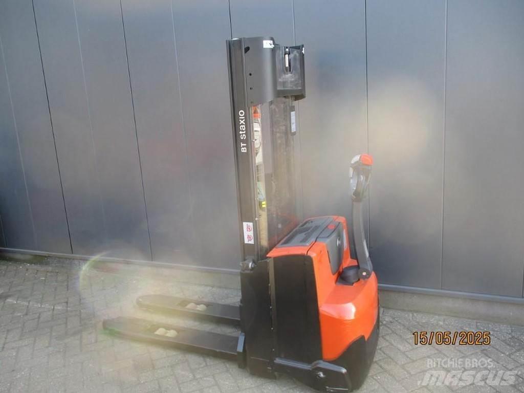BT SWE 120 Gerbeur accompagnant