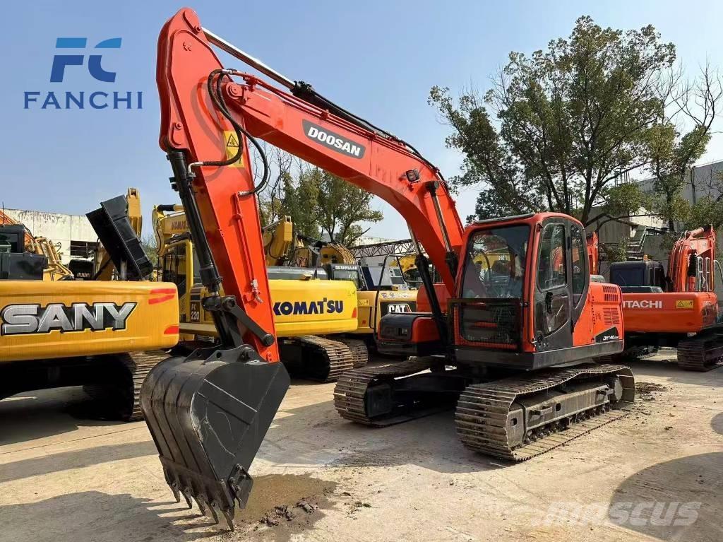 Doosan DX 140 Pelle sur chenilles