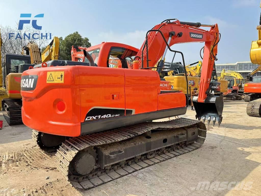 Doosan DX 140 Pelle sur chenilles