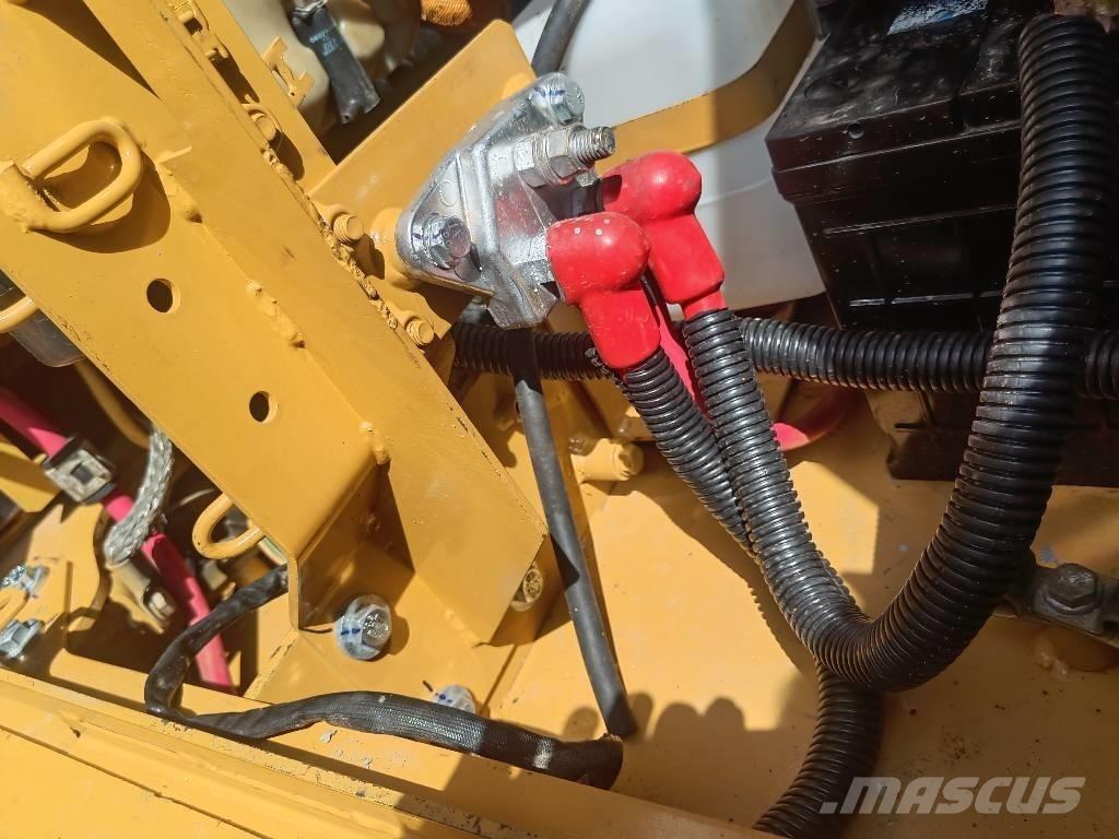 CAT 312 D2GC Pelle sur chenilles