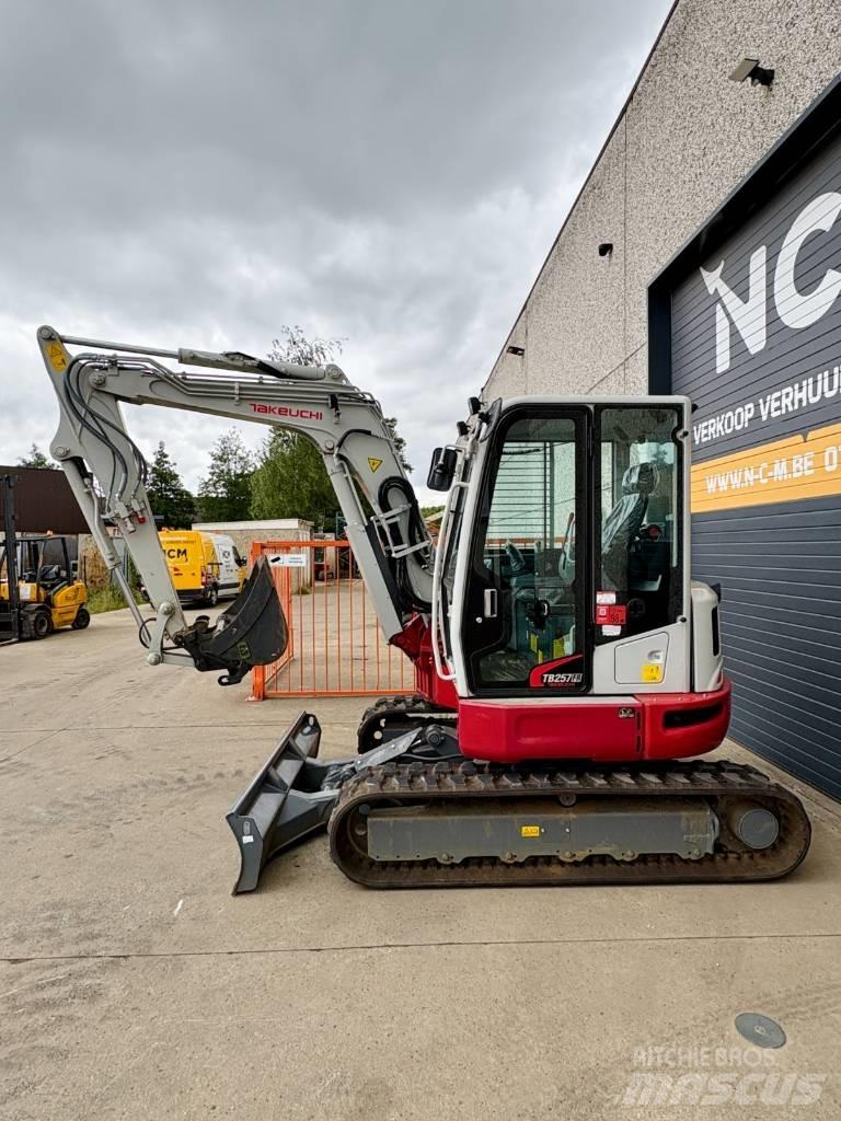 Takeuchi TB 257 FR Mini pelle < 7t