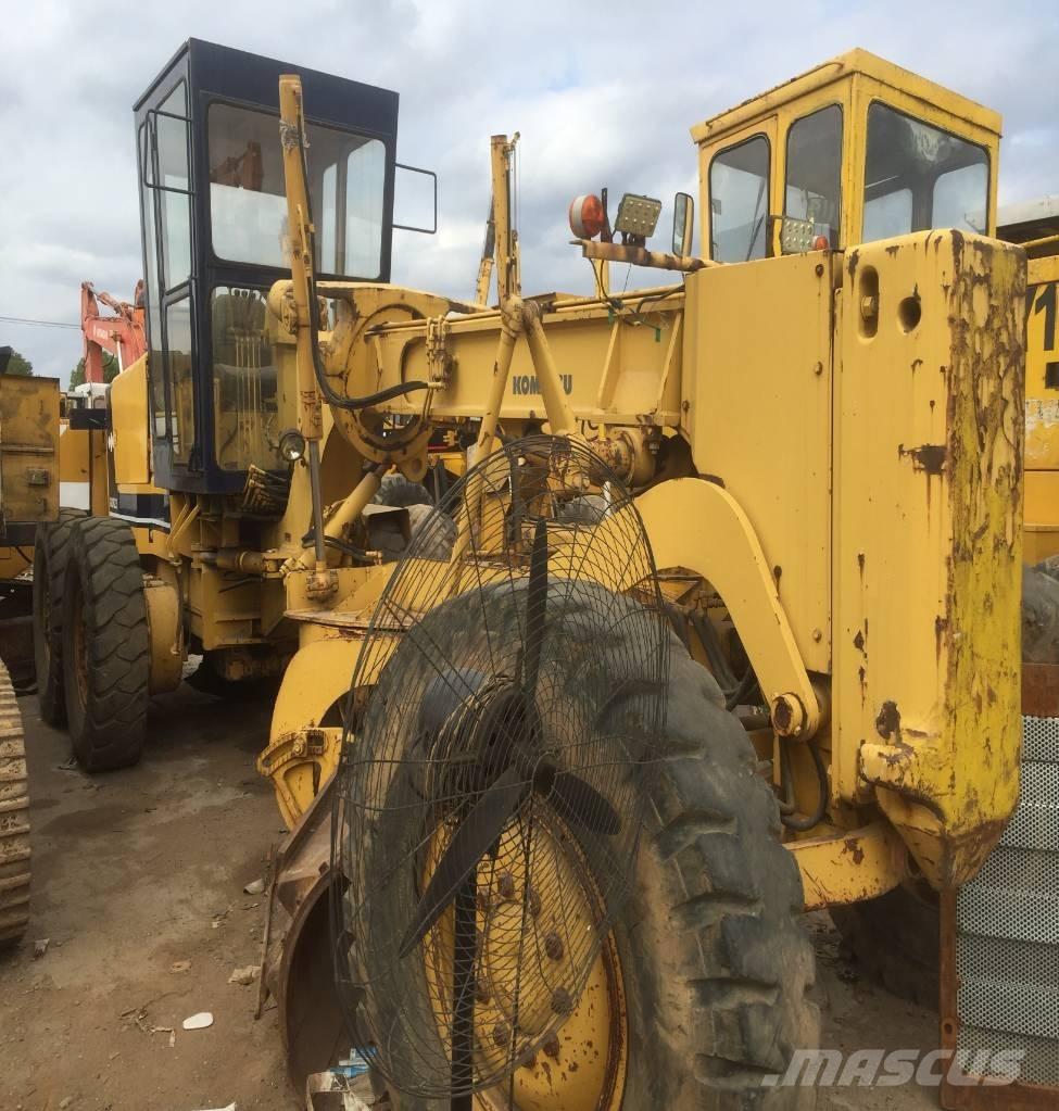 Komatsu GD 623 A Niveleuse