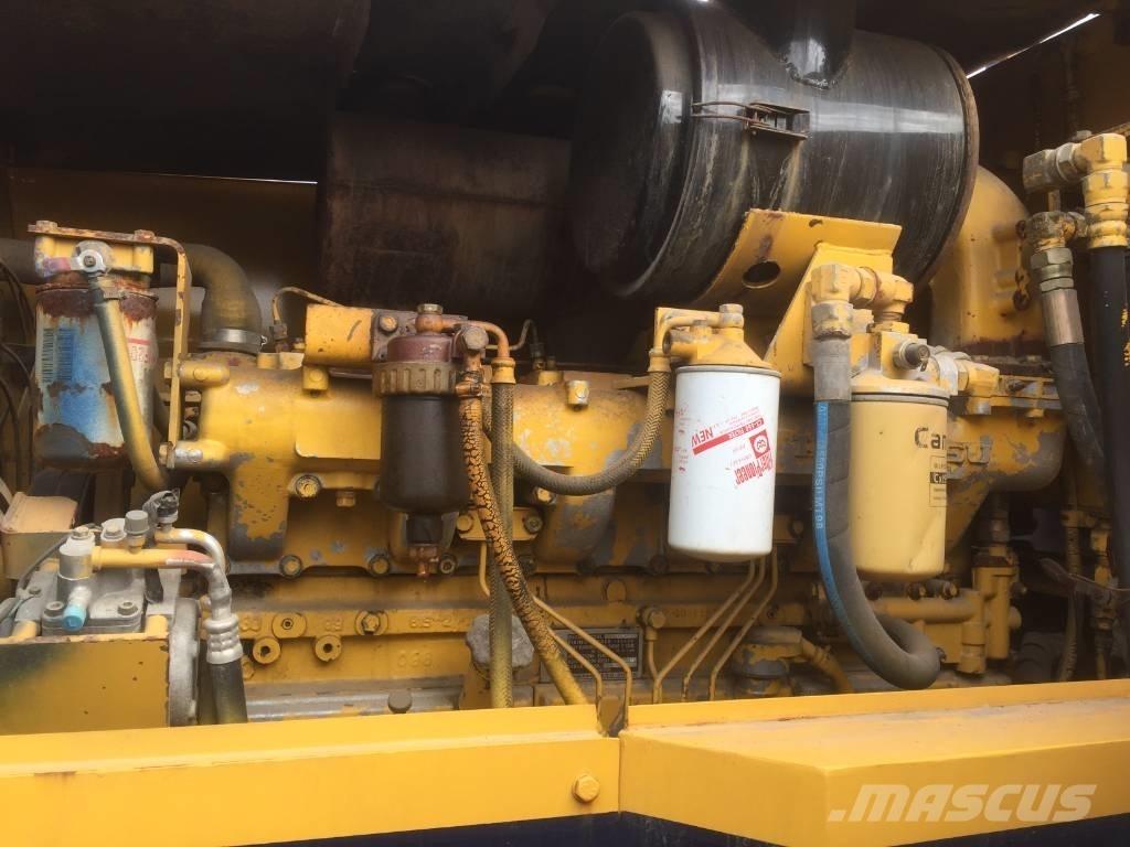 Komatsu GD 623 A Niveleuse