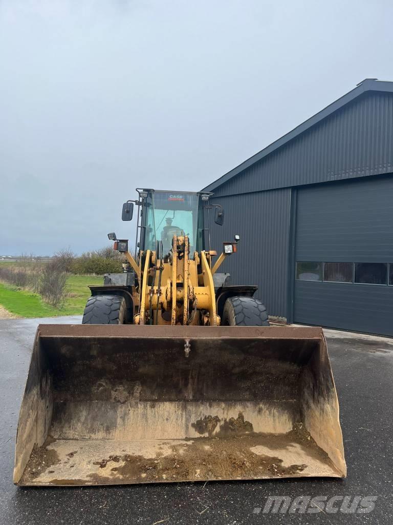 CASE 721 D Chargeuse sur pneus