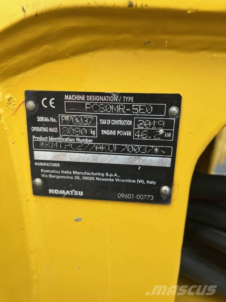 Komatsu PC80MR-5E0 Mini pelle 7t-12t