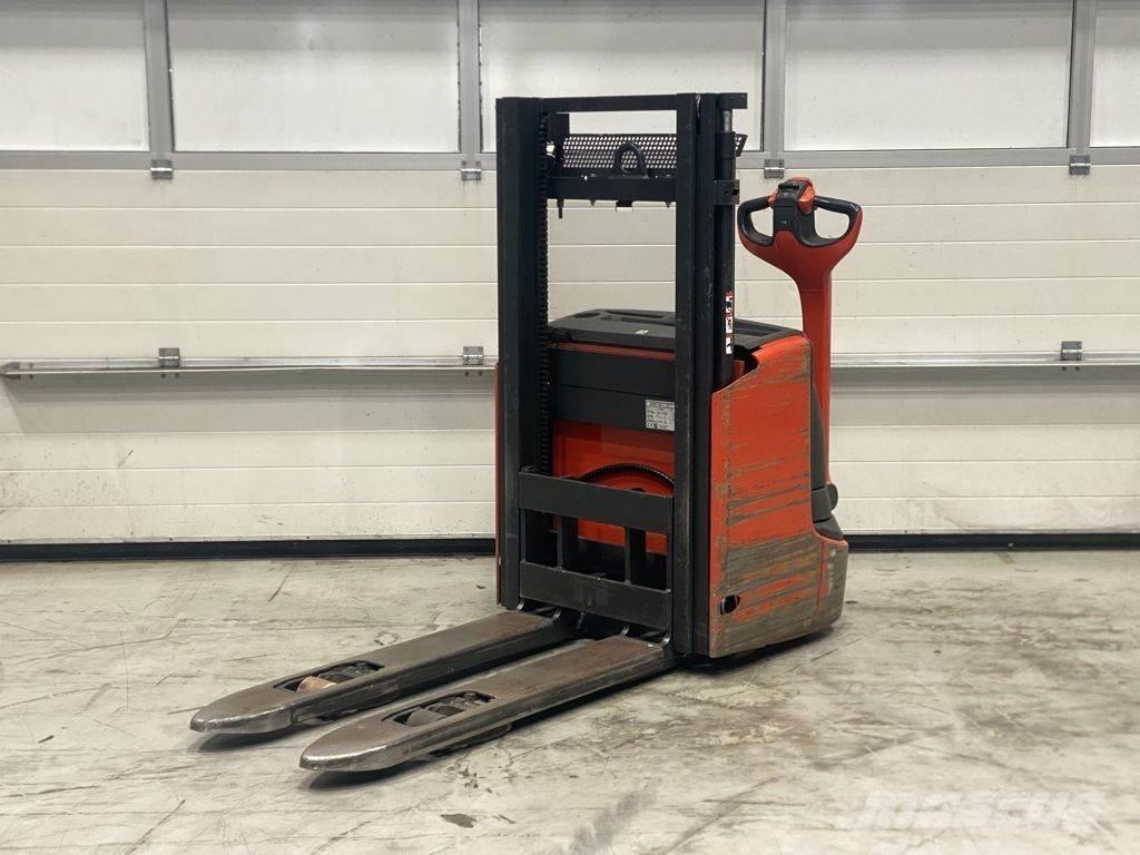Linde L12 I Gerbeur accompagnant