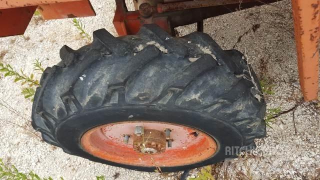  Pneus 7.50-16 Pneus, roues et jantes