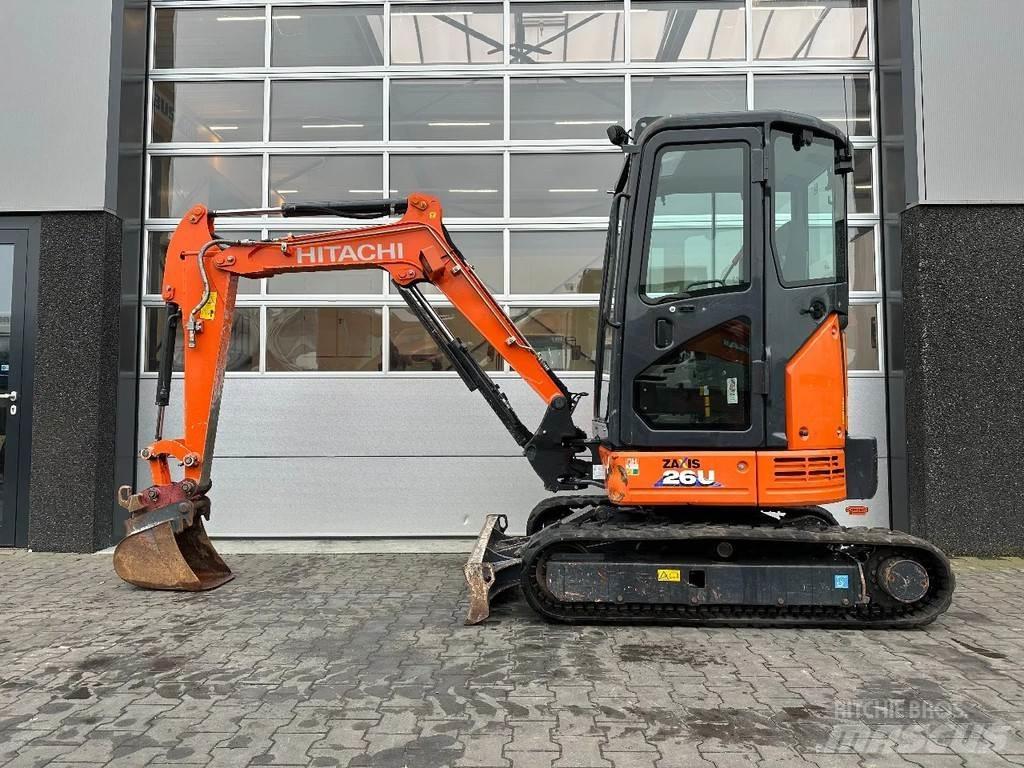 Hitachi ZX26U-6 CR Mini pelle < 7t