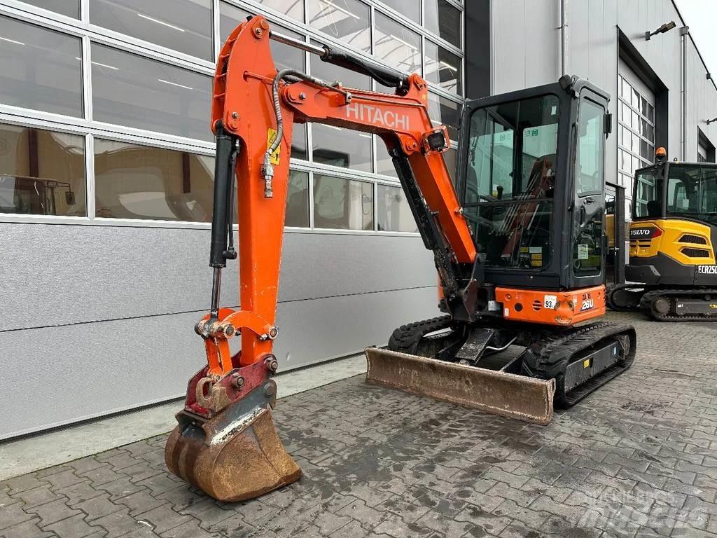 Hitachi ZX26U-6 CR Mini pelle < 7t