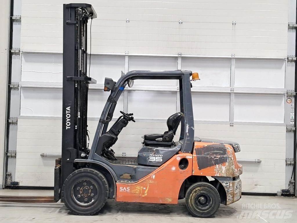 Toyota 02-8FDJF35 Chariots diesel