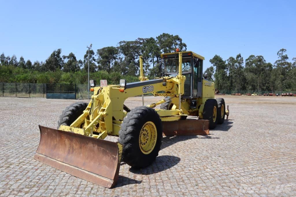 John Deere 670B Niveleuse