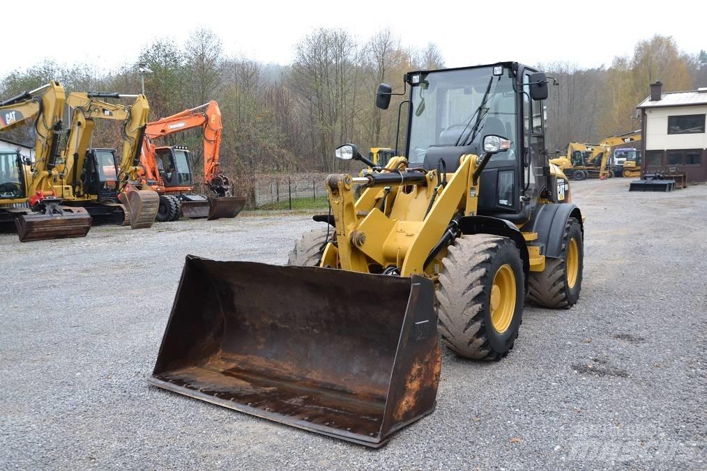 CAT 908 H 2 Chargeuse sur pneus