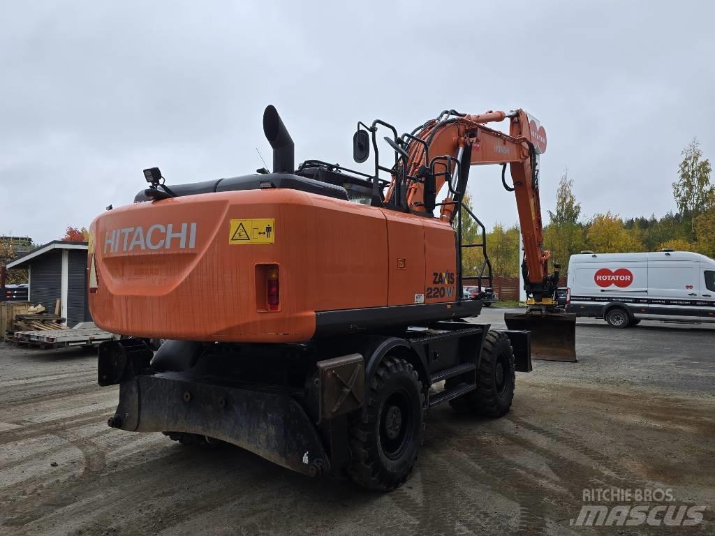 Hitachi ZX 220W-5 Pelle sur pneus