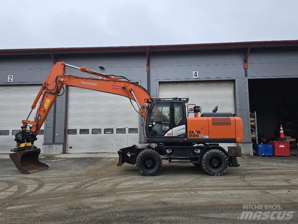Hitachi ZX 220W-5 Pelle sur pneus