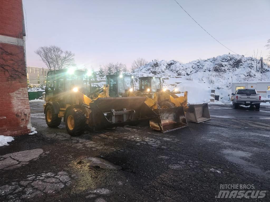 CAT 908m Chargeuse sur pneus