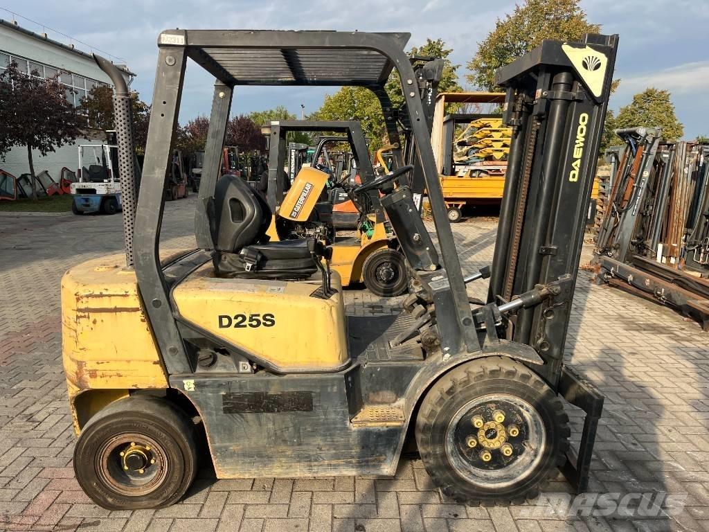 Daewoo D25S3 V-2311 Chariots diesel