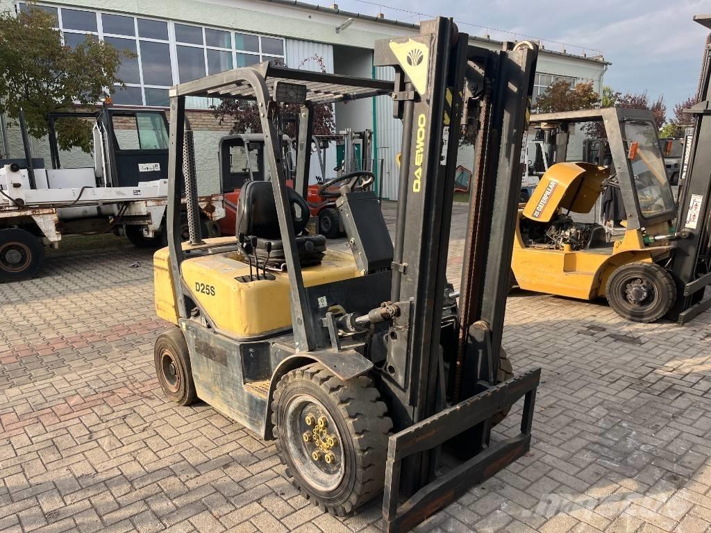 Daewoo D25S3 V-2311 Chariots diesel