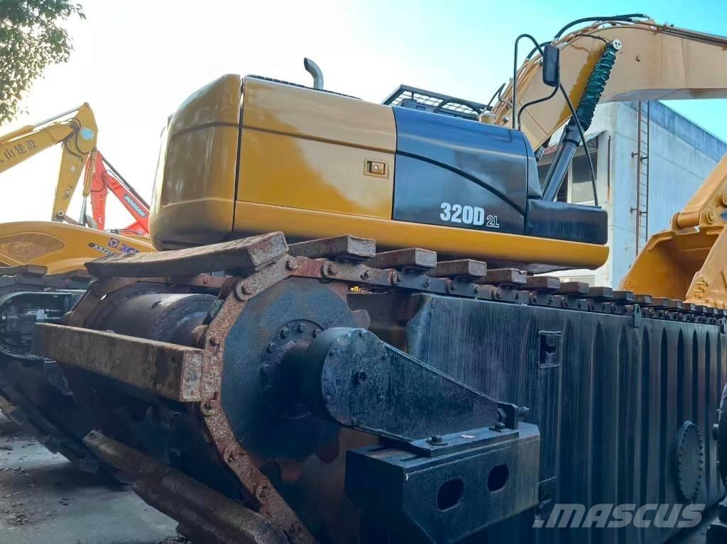 CAT 320 D2 Pelles amphibies