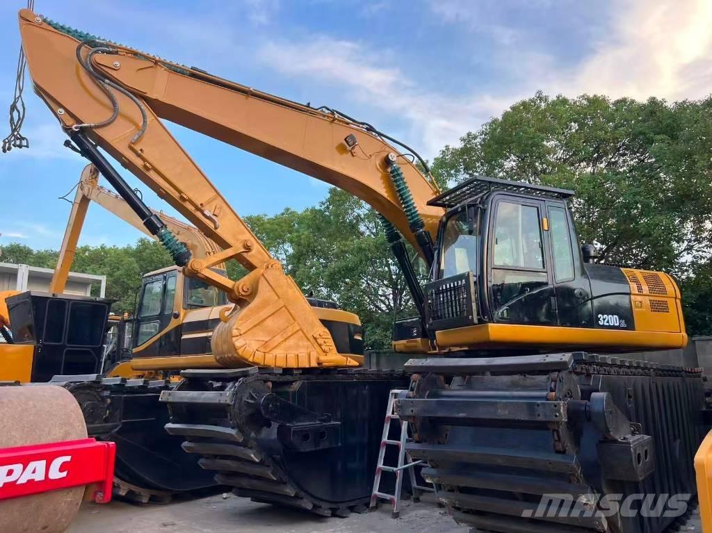 CAT 320 D2 Pelles amphibies