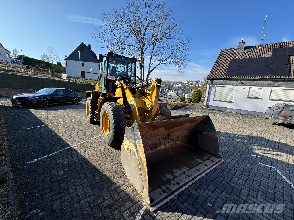 CAT 910M Chargeuse sur pneus