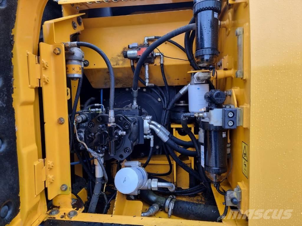JCB JS 130 LC Pelle sur chenilles