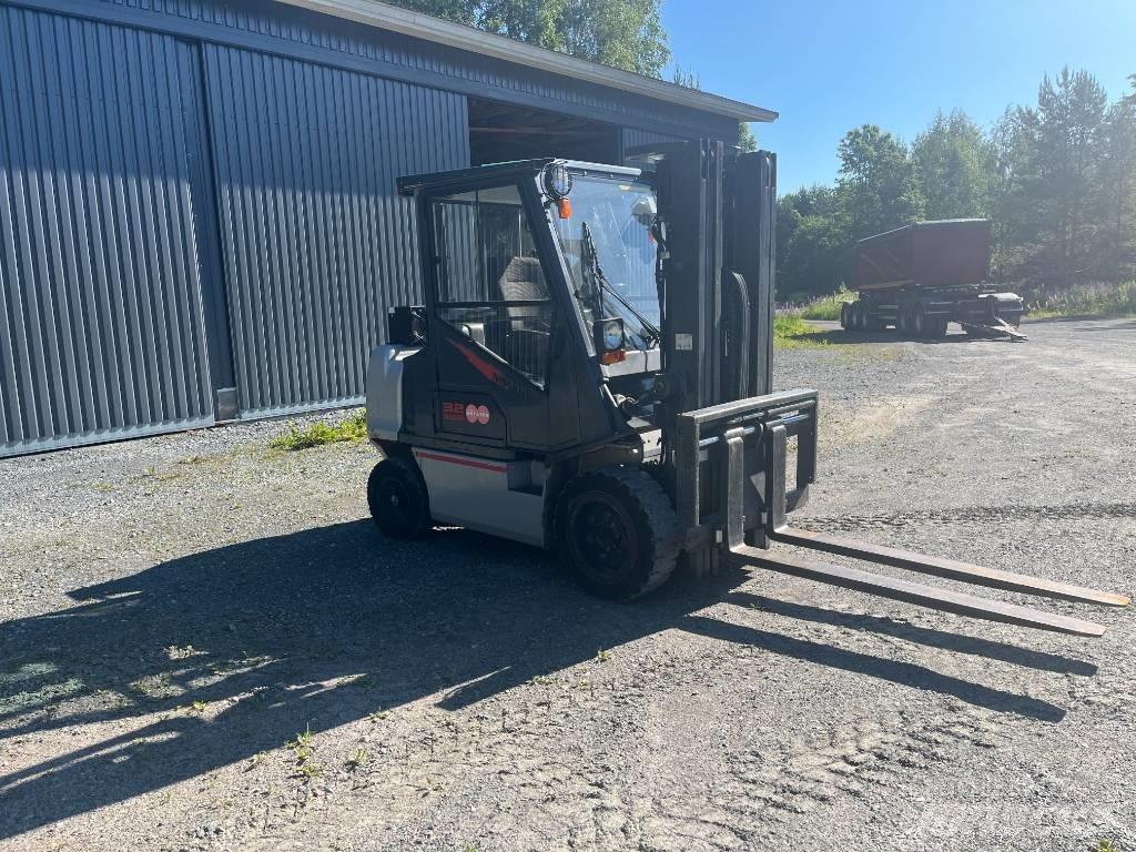 Nissan FGD02A320 Chariots diesel