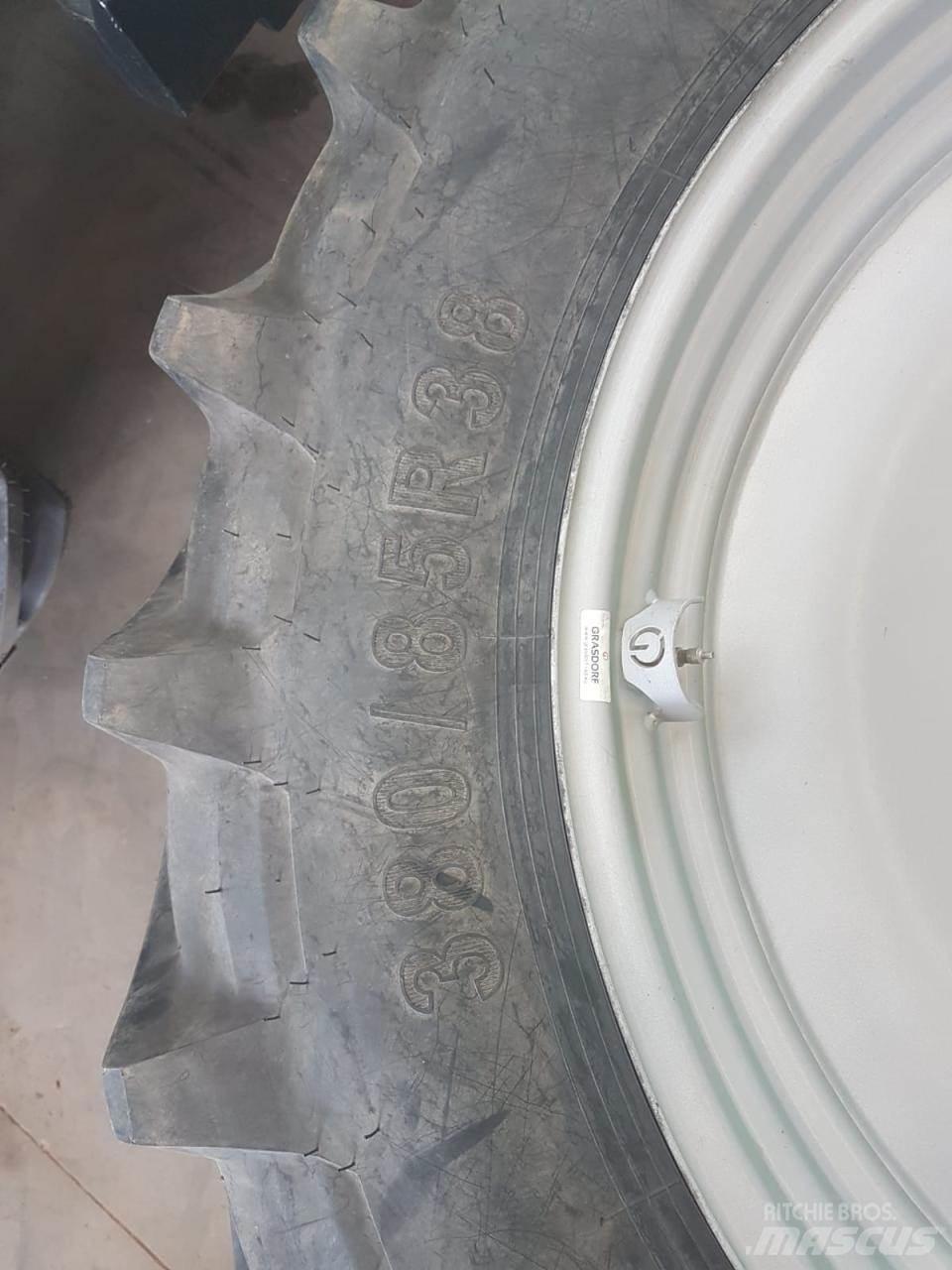 Petlas 380/85R38 Pneus, roues et jantes