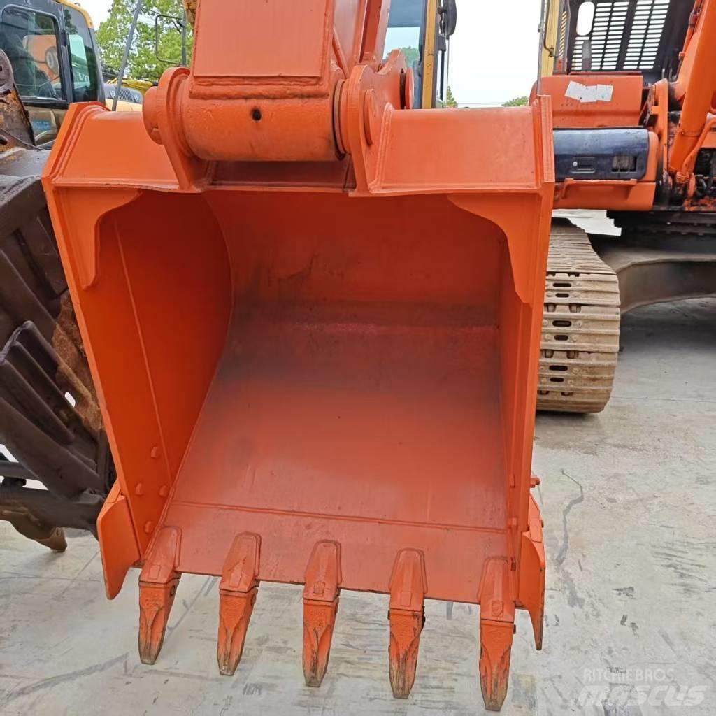 Hitachi ZX 210 Pelle sur chenilles
