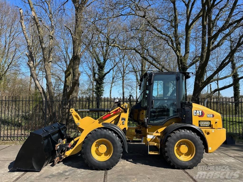 CAT 908 Chargeuse sur pneus