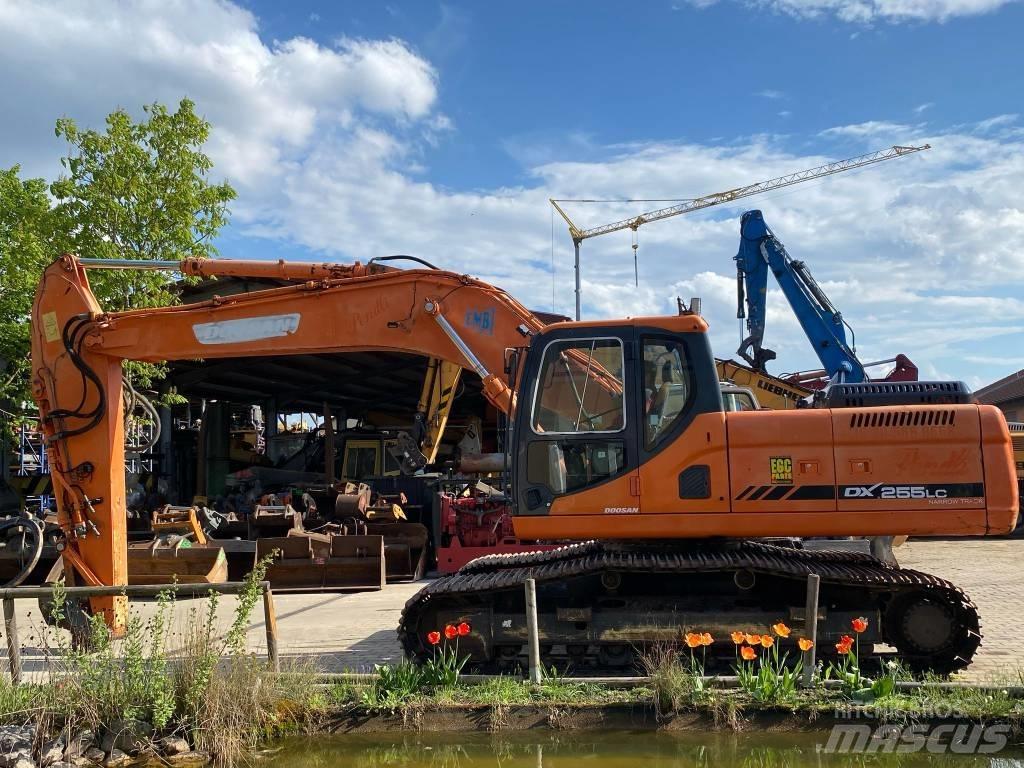 Doosan DX 255 NLC Pelle sur chenilles