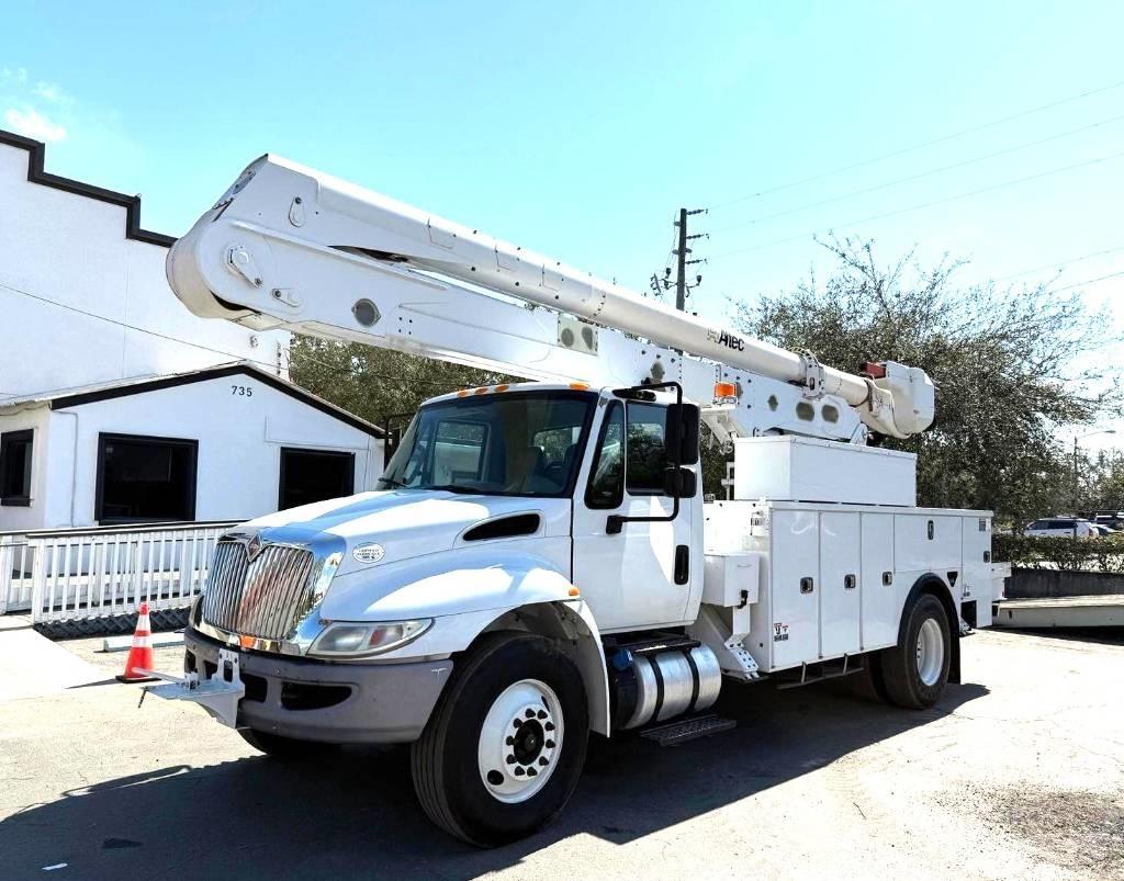 International 4300 Camion nacelle