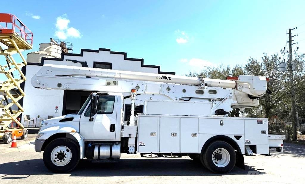International 4300 Camion nacelle