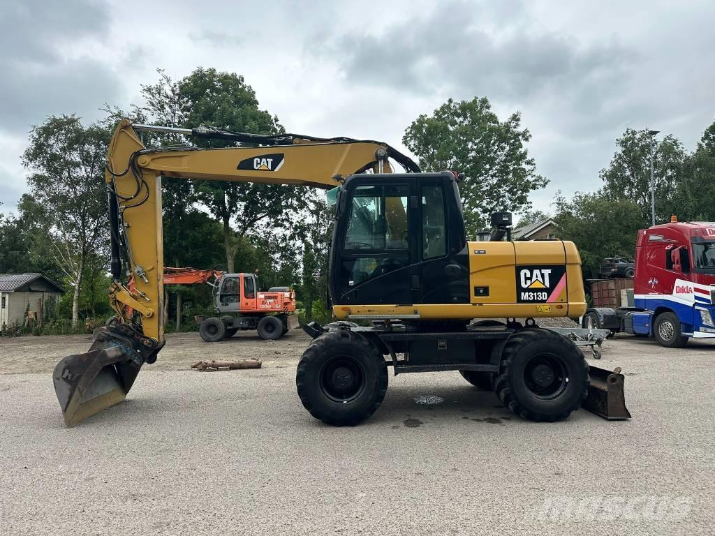 CAT M 313 D Pelle sur pneus