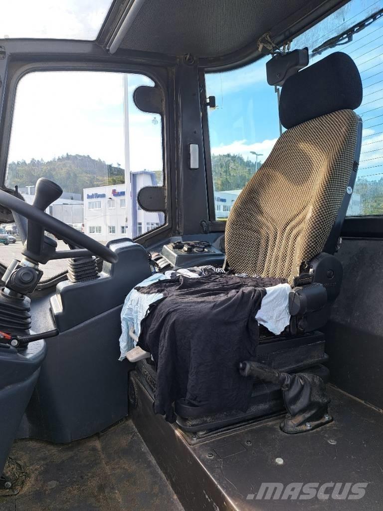Hitachi ZW 75 Chargeuse sur pneus