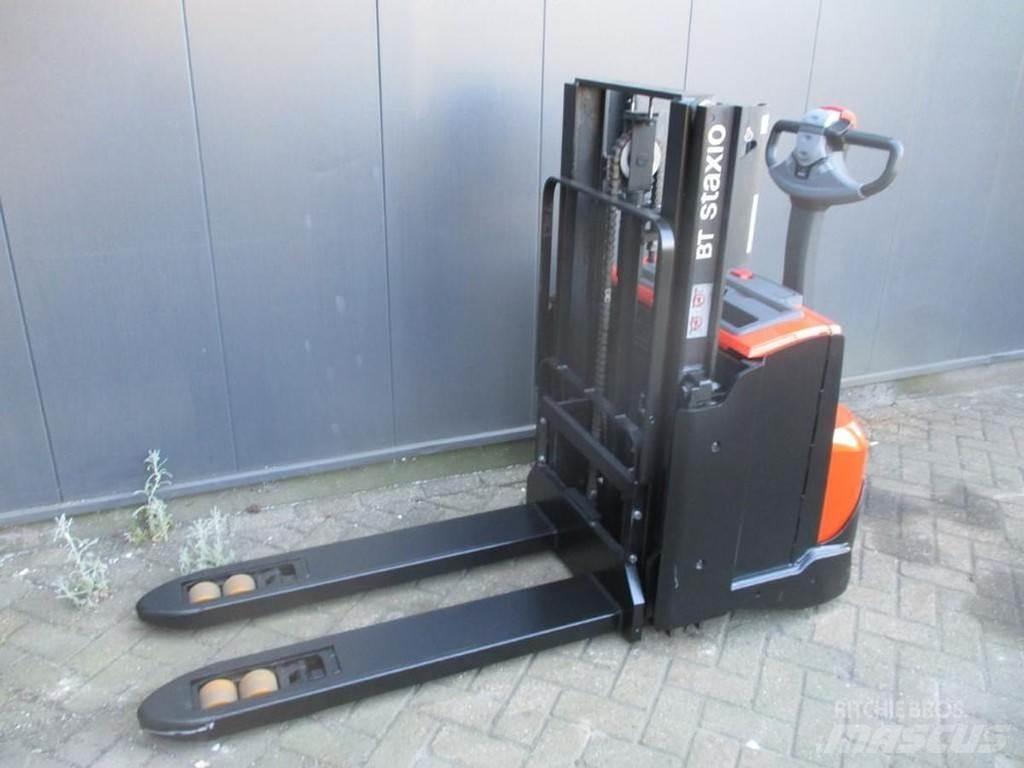 BT SWE 200D Gerbeur accompagnant