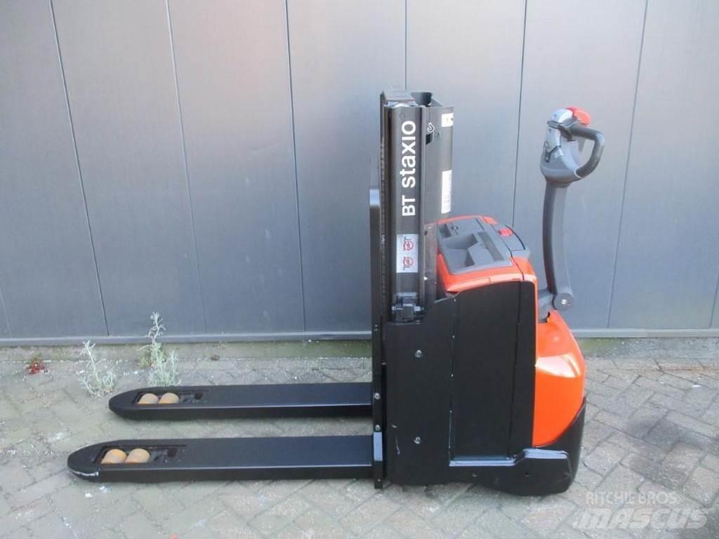 BT SWE 200D Gerbeur accompagnant