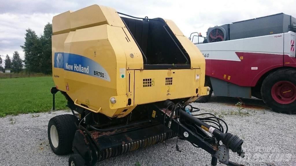 New Holland BR750A Presse à balle ronde