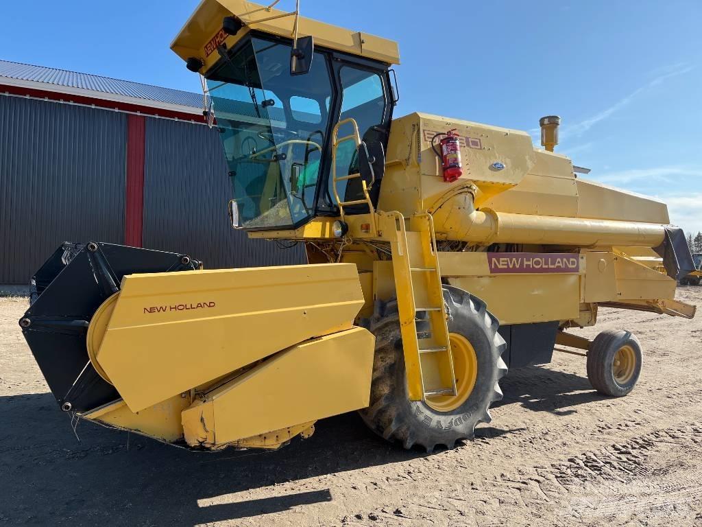 New Holland 8030 12´ Moissonneuse batteuse