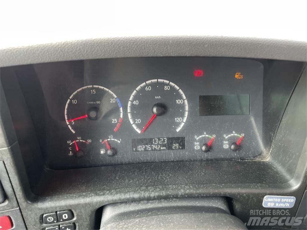 Scania P340 8x4 Camion plateau ridelle avec grue