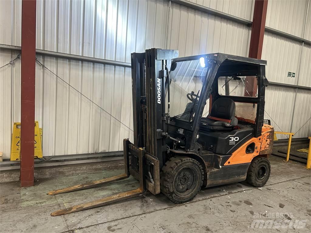 Doosan D30S-5 Chariots diesel