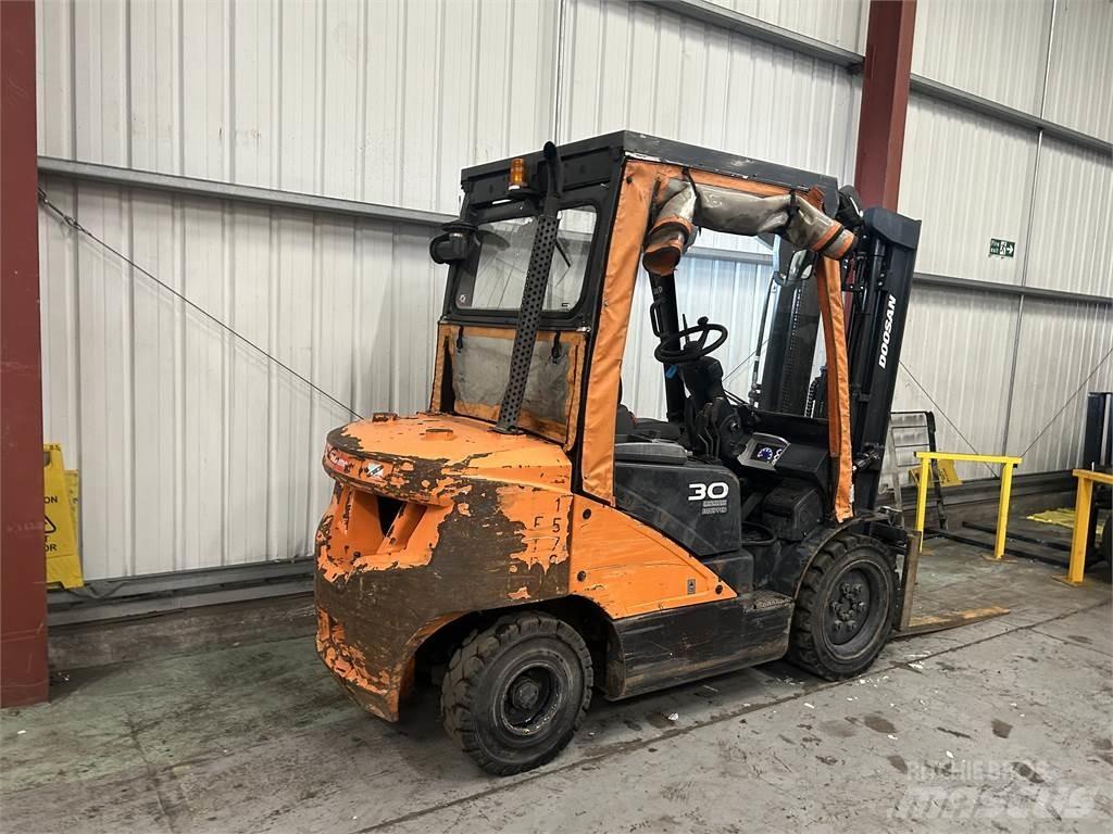 Doosan D30S-5 Chariots diesel